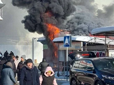 В Башкирии на рынке сгорел торговый павильон